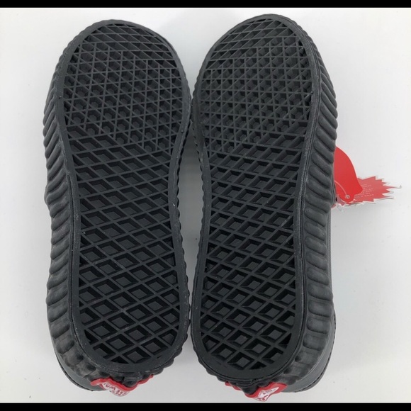 FREE SHIPPING Vans Classic Black Widow Slip On - Picture 4 of 4